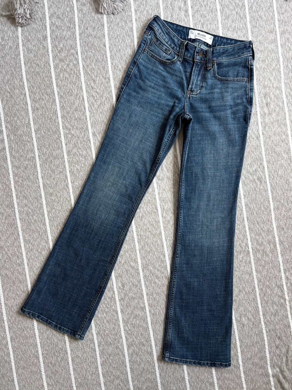 Hollister Mid Rise Relaxed Boot Jeans